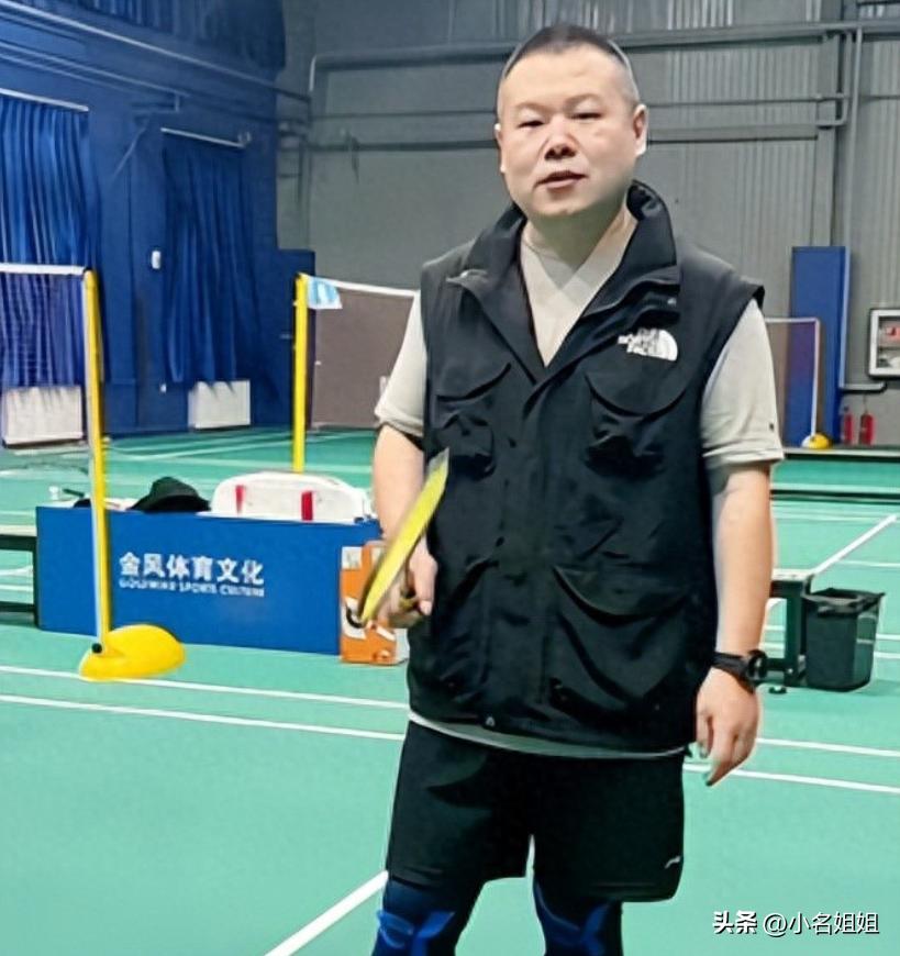 终于明白岳云鹏为啥能全身而退了，

不是他运气好躲得快，
而是他早就把自己摘得干