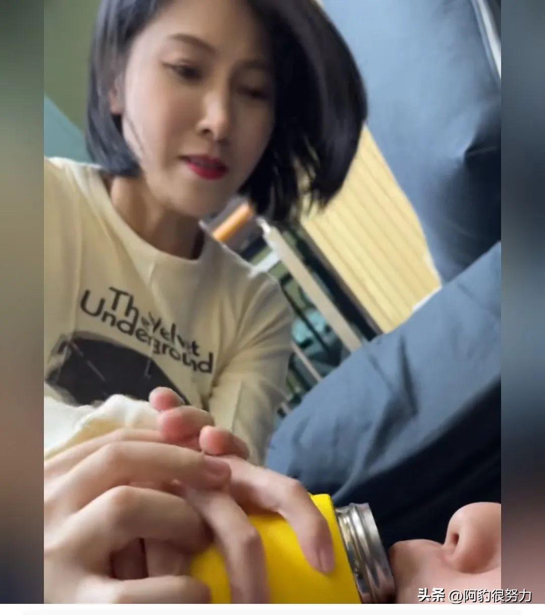 保温杯里泡枸杞，每天都要十杯起