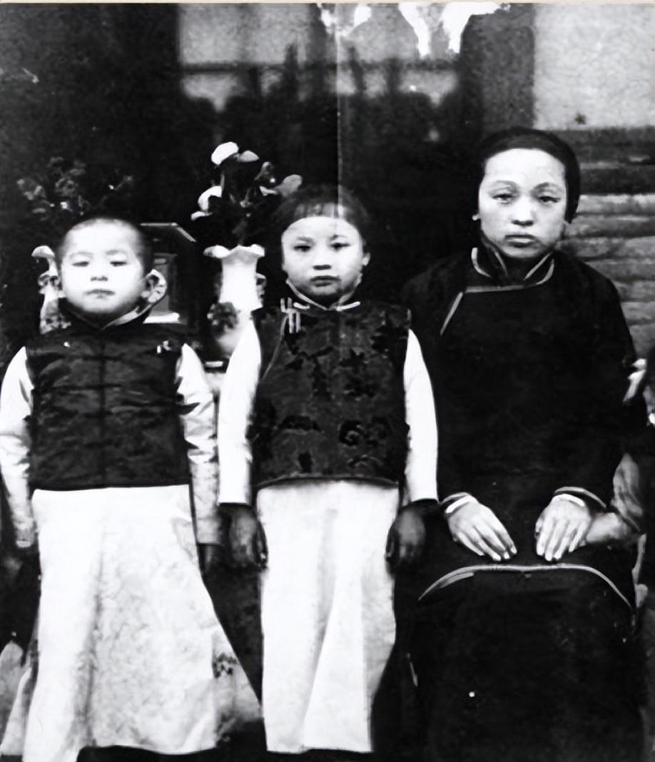 黄宏向张学良请求为沈阳老家题词，没想到少帅却没有题词，只淡淡地签下自己的名字，这