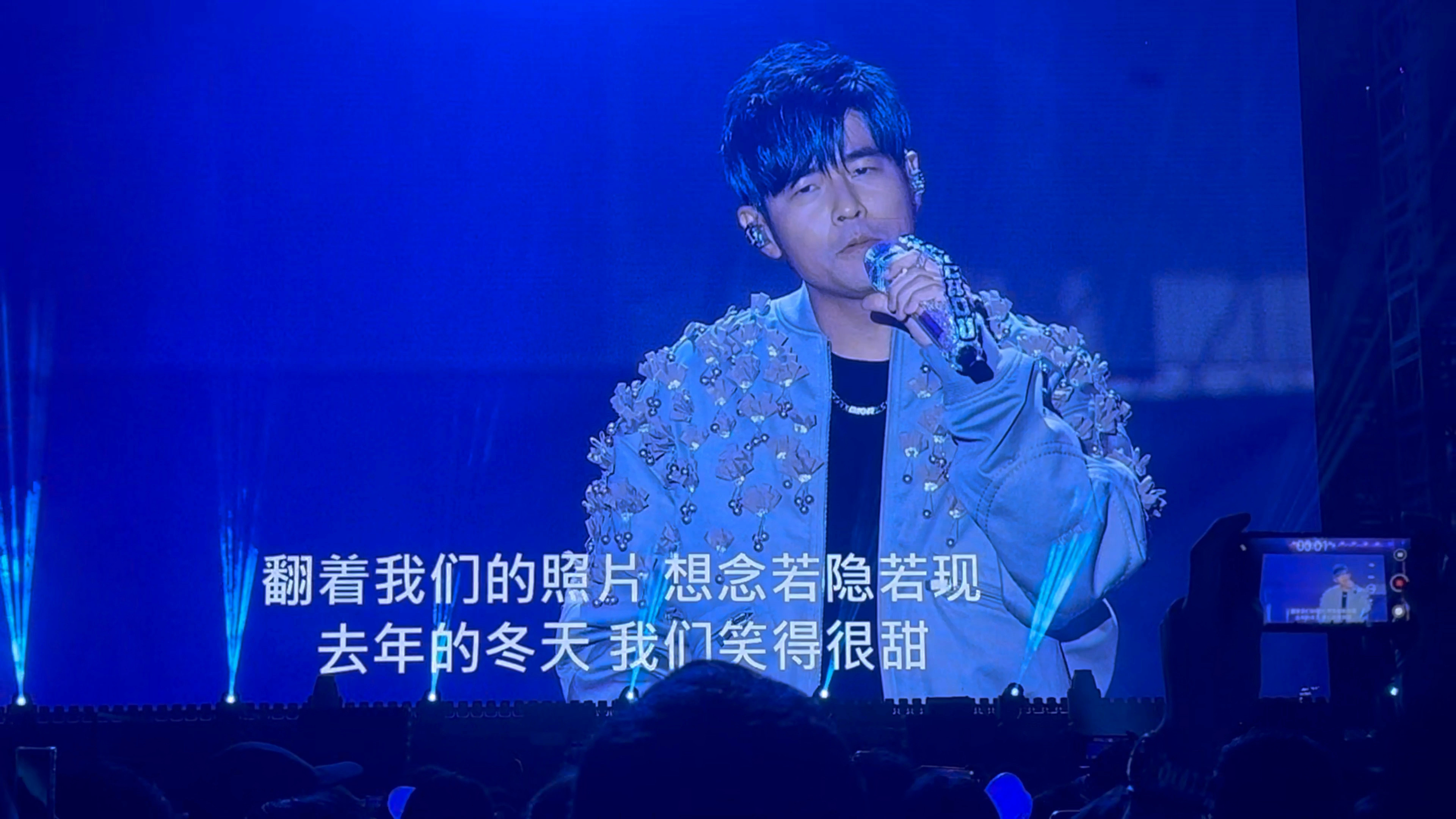 翻着我们的照片 ​​​