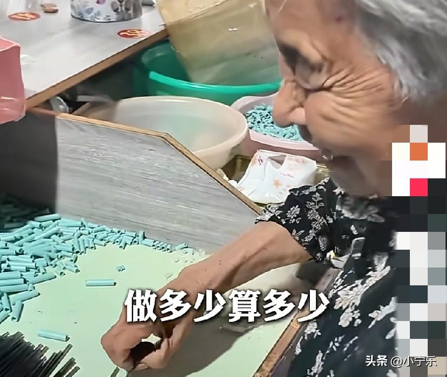 浙江淳安83岁的徐奶奶，每天打卡“上班”做手工，83岁了，手脚灵活，眼明心亮，每