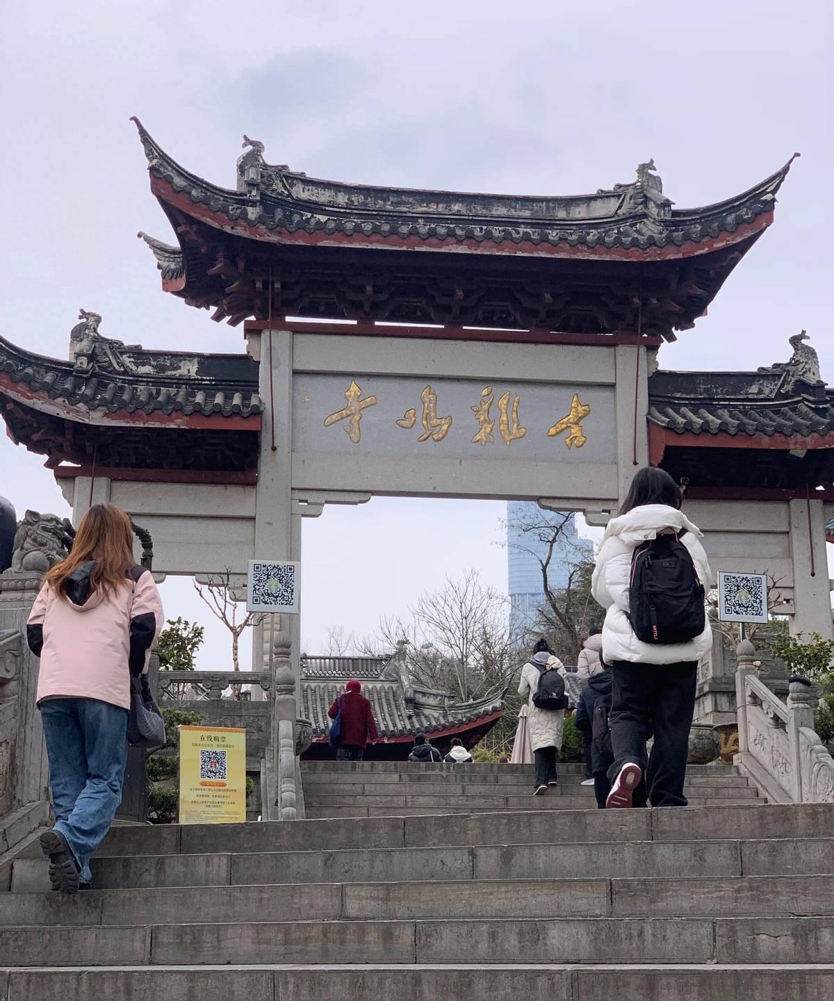 MCN微头条伙伴计划

南京鸡鸣寺，一座灵验的寺庙，却似乎成了某些人心中的“魔咒