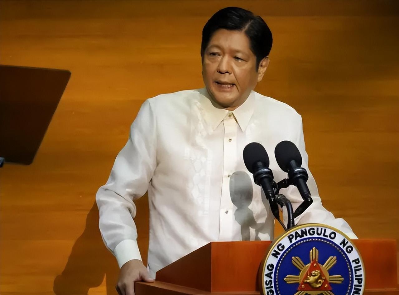 引火烧身！
小马科斯这回不太妙。

之前一直拿中国说事。
转移视线。

结果台风