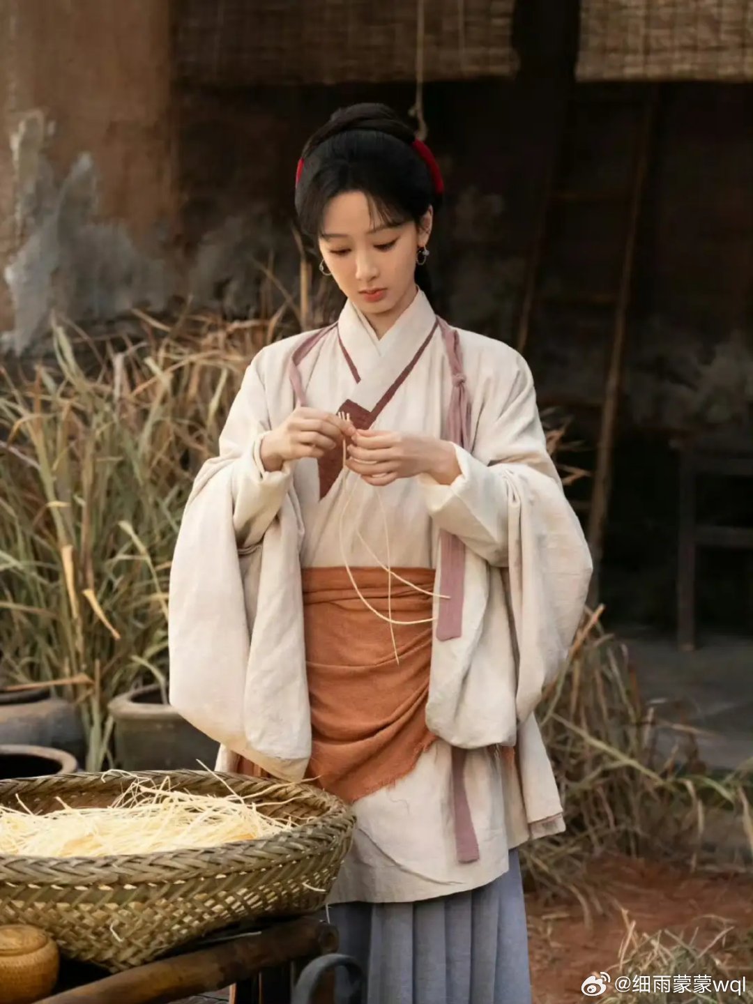 2026年4月1日，直播中主持人突然告知她主演的《祯娘传》次日空降播出。毫无准备