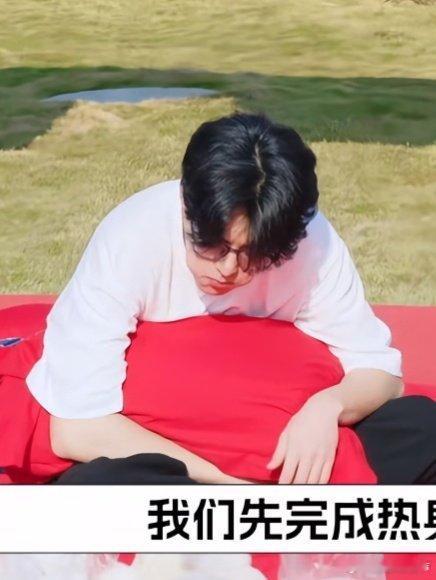  王鹤棣最高端的唤醒服务最朴素的方式 主打一个反差感！朴素方式适配最高端的唤醒，