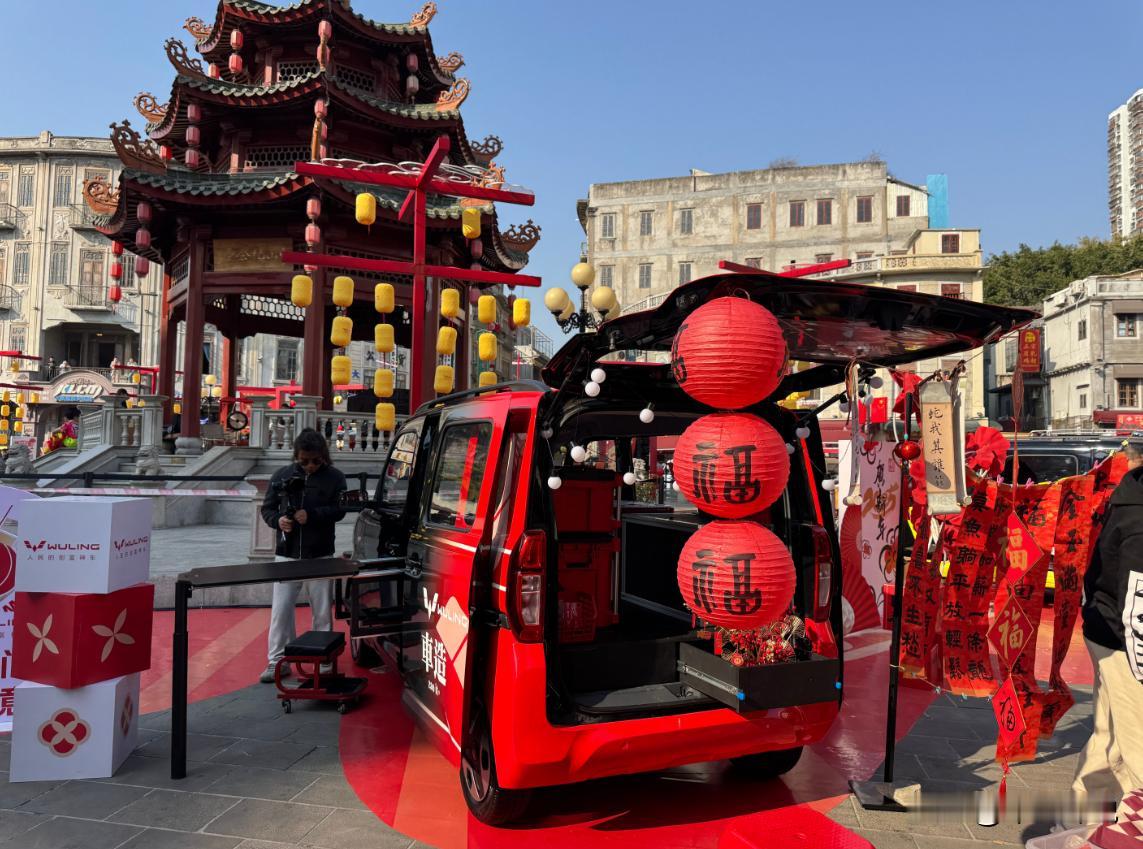 201km续航还带快充，五菱之光EV提车后感觉真不错。

春节前和老婆孩子一起置