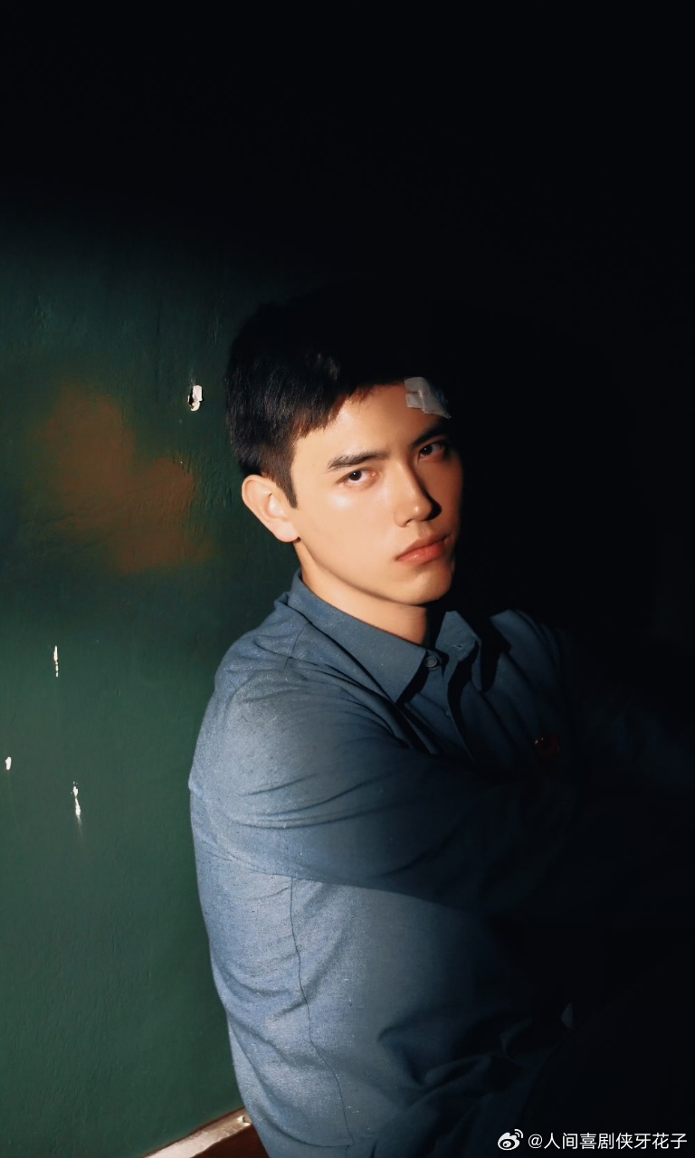 陈飞宇发电台告别方穆扬陈飞宇提到“所有观众”，没有区别对待。这种对每一份关注的珍