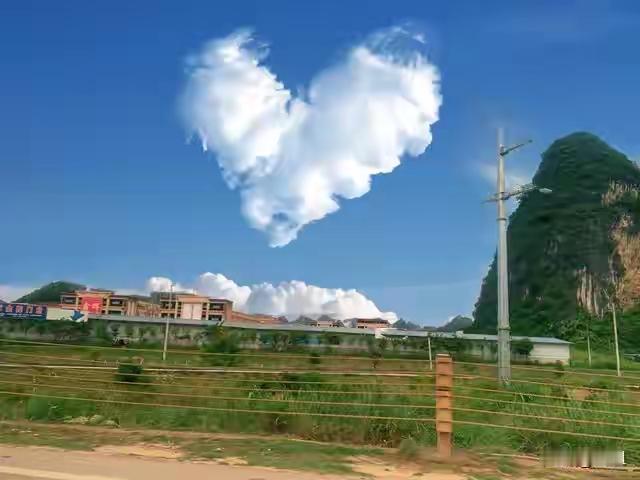 在一个繁忙的城市角落，有一位叫李明的年轻人，他曾经是个“火药桶”，急躁、暴躁、烦