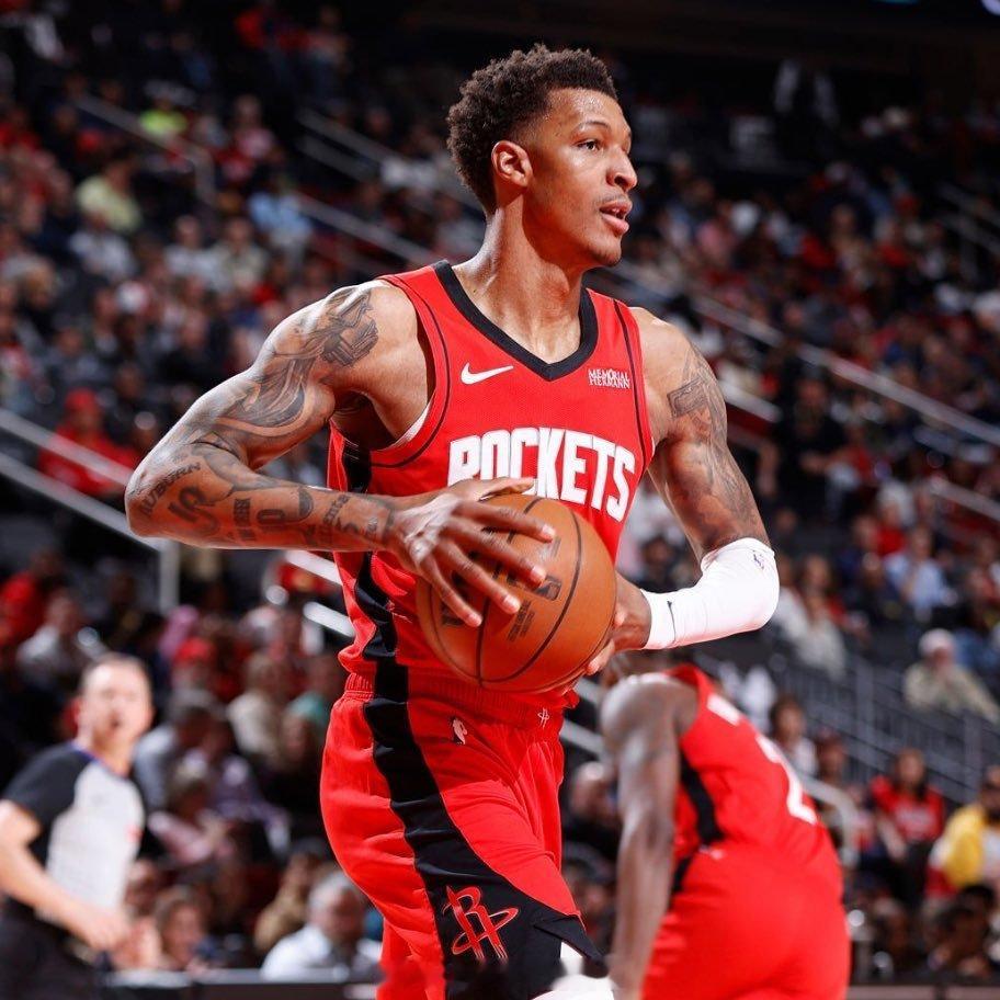 NBA记者Nate Jones谈到小贾时表示：“他即将23岁，我认为他最终会成长