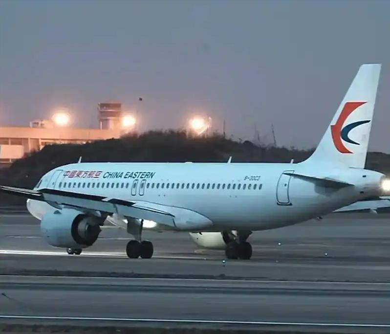 4月18日东航正式官宣：即日起恢复昆明至印度加尔各答直飞！消息一出网友炸锅：印度