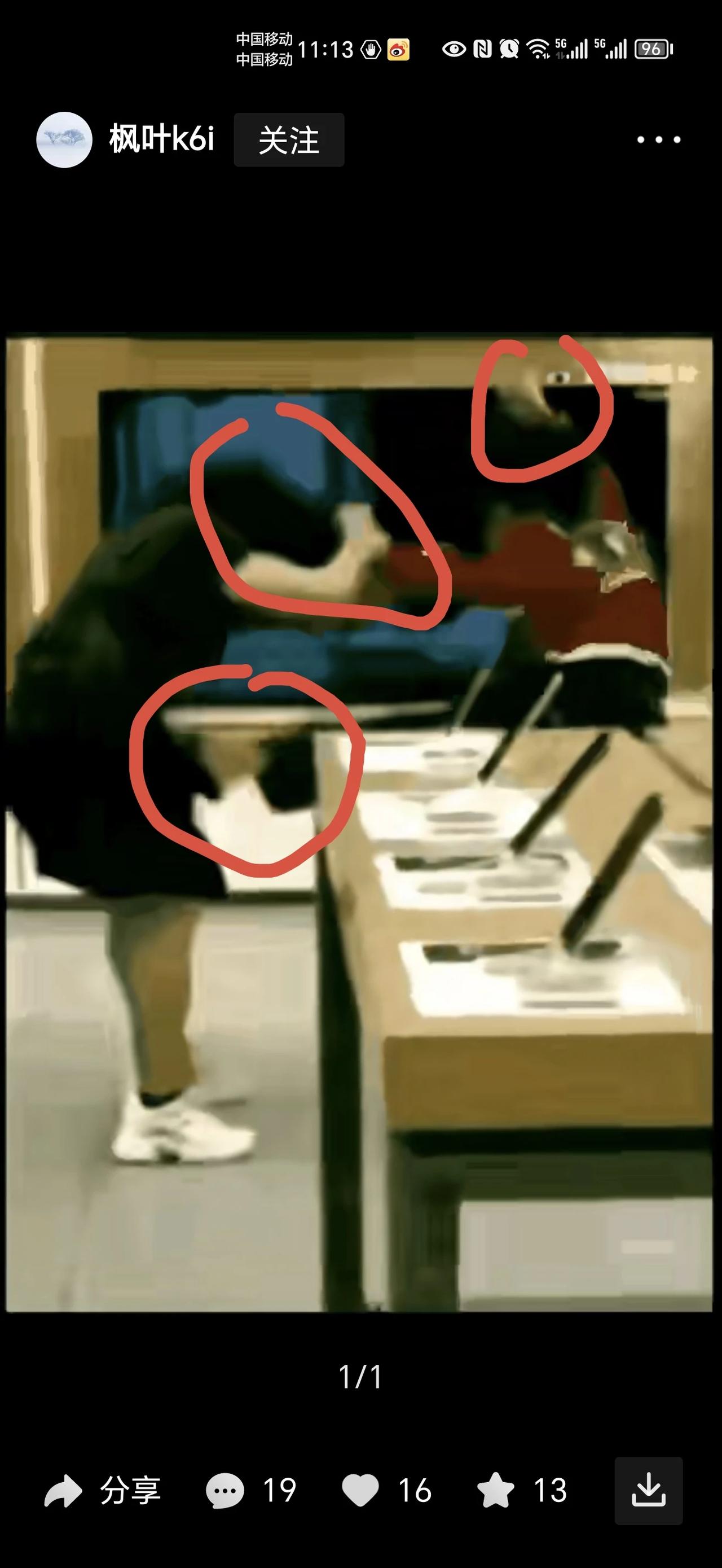 反天了！
因不给买手机，一八九岁的男孩对母亲大打出手，下手之狠，难以让人看下去！