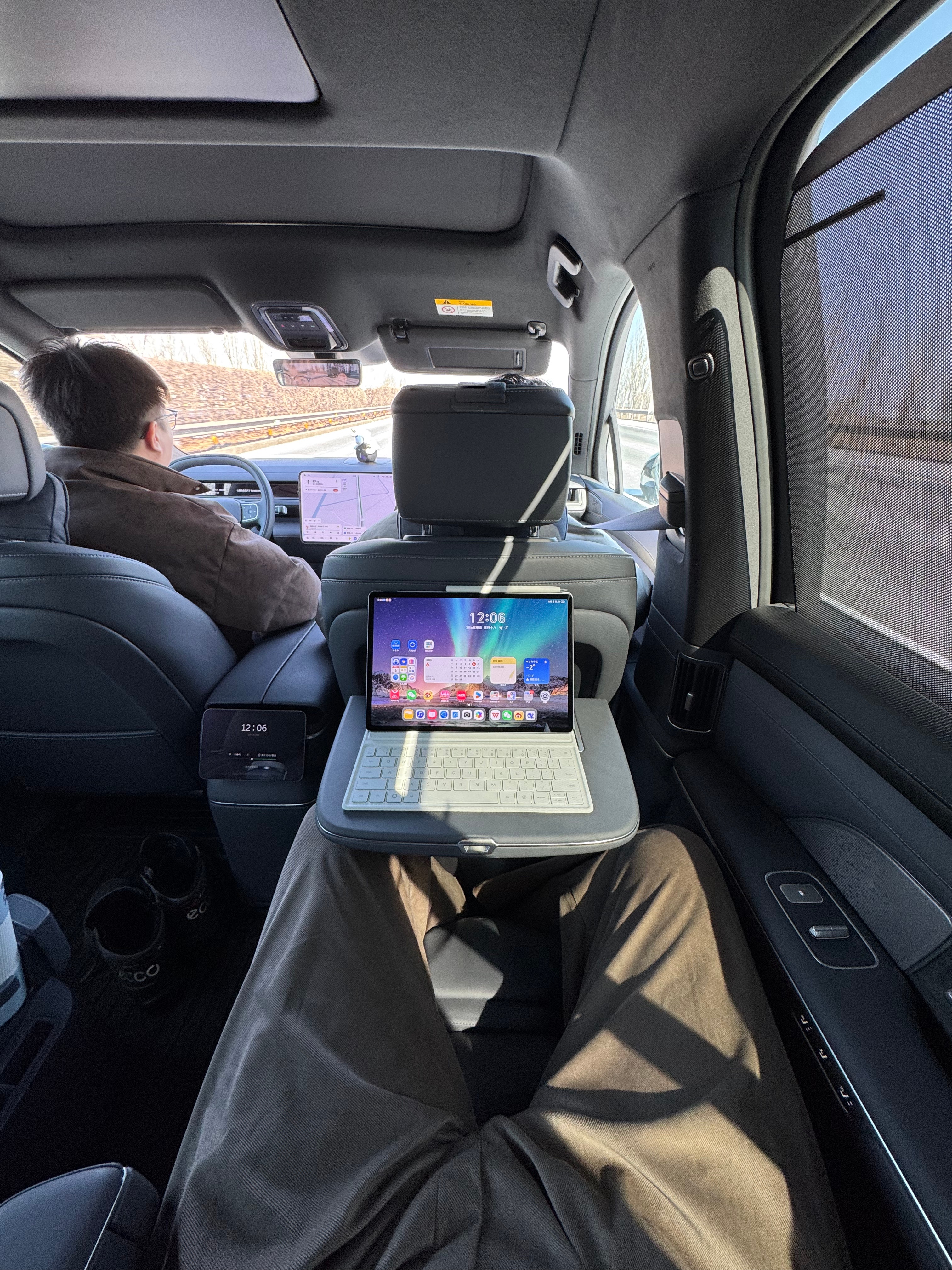 之前出门跑高速各种饮料红牛咖啡现在就是捏点茶扔进保温杯一分钱不花，喝一路