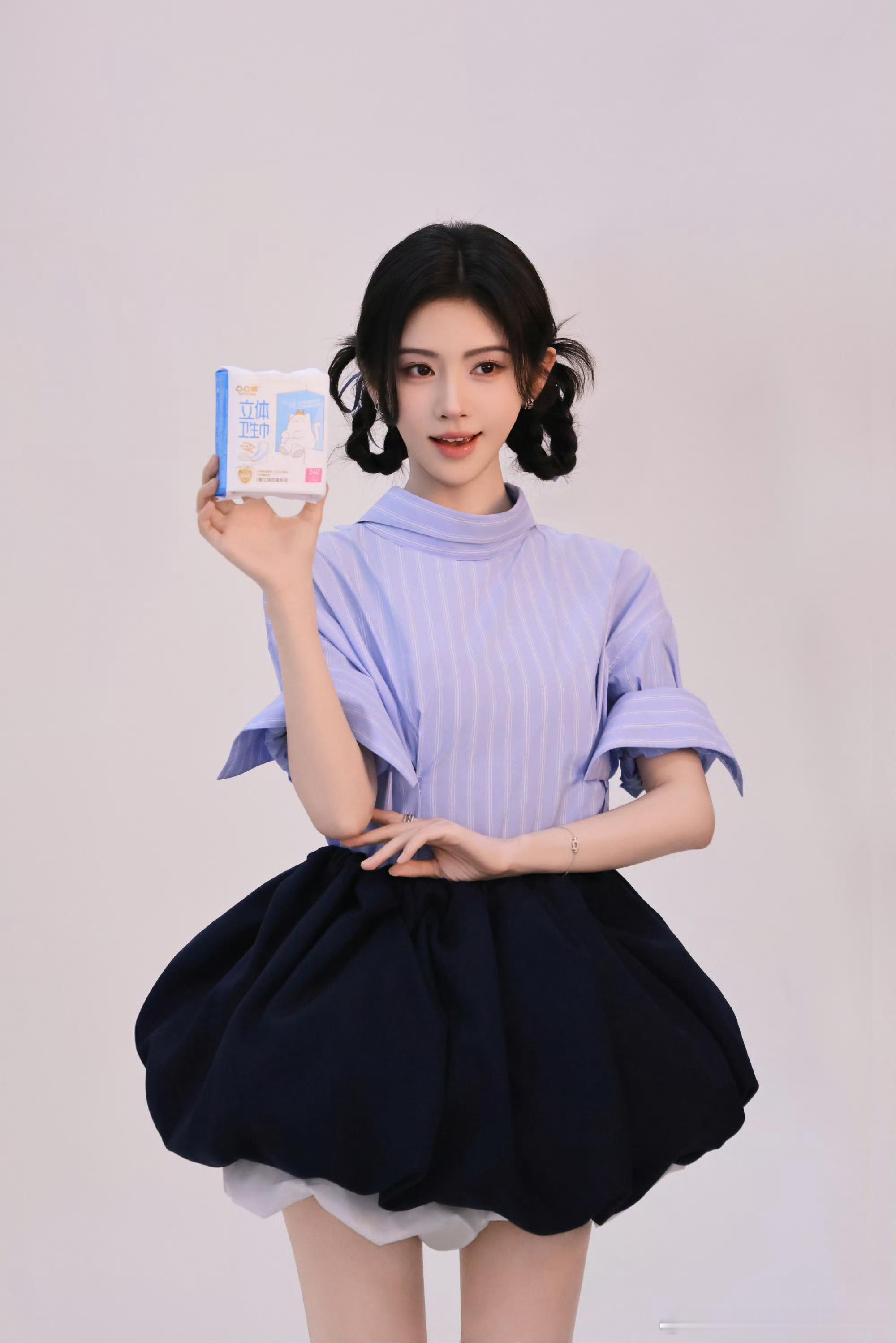 鞠婧祎  jjy鞠婧祎万花世界红衣国师造型jjy鞠婧祎苏绿夏 万物枯荣皆为你眼，