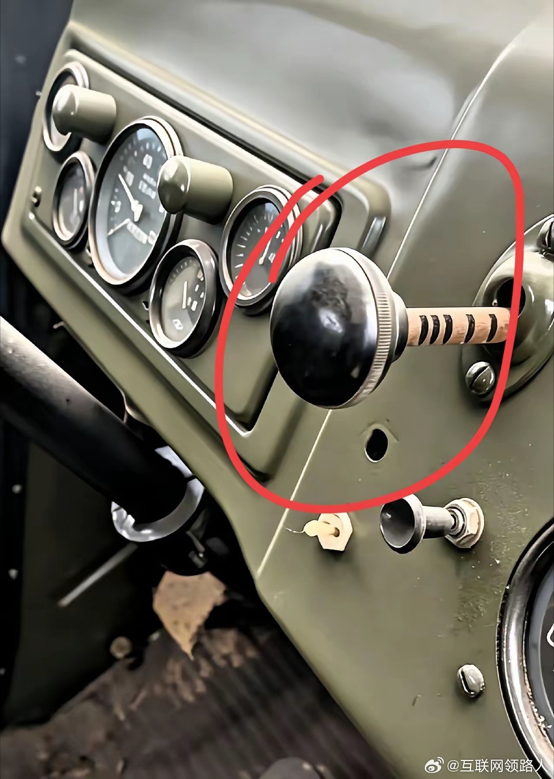 有没有六零后和七零后的前辈？我想问一下中控台上面的这个圆球挡杆是用来干啥的？我看