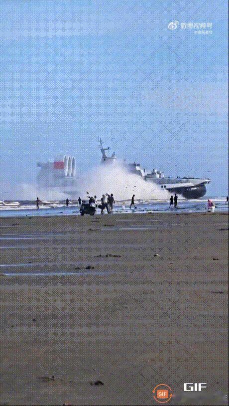 我，野牛！中国野牛……闲杂人员散开，看我抢滩登陆……冲上岸两台99[耶]！