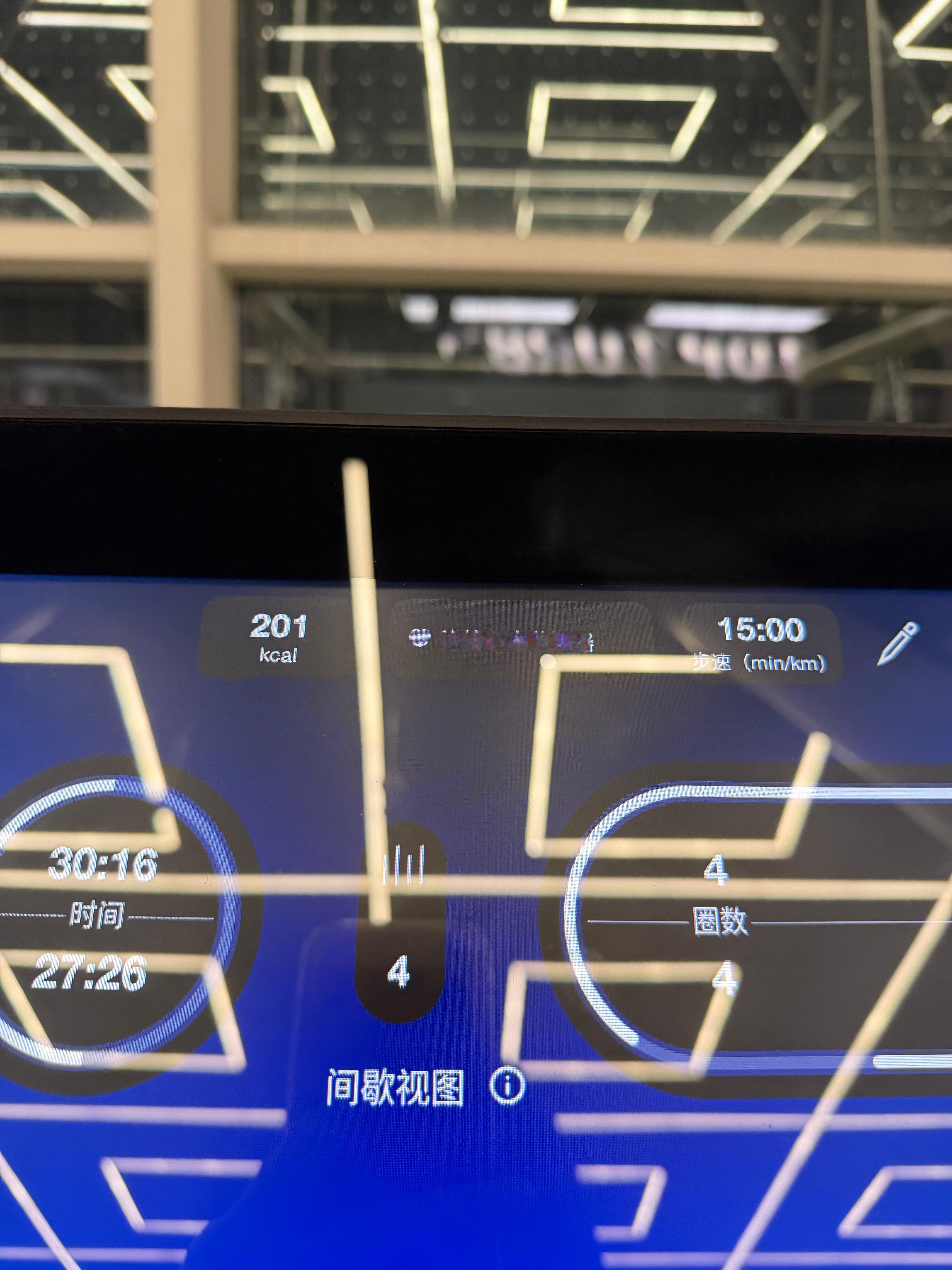 吃完饭又回去有氧消耗了200卡   晚上没吃什么主食 吃一点榴莲也不算过分叭 嘻