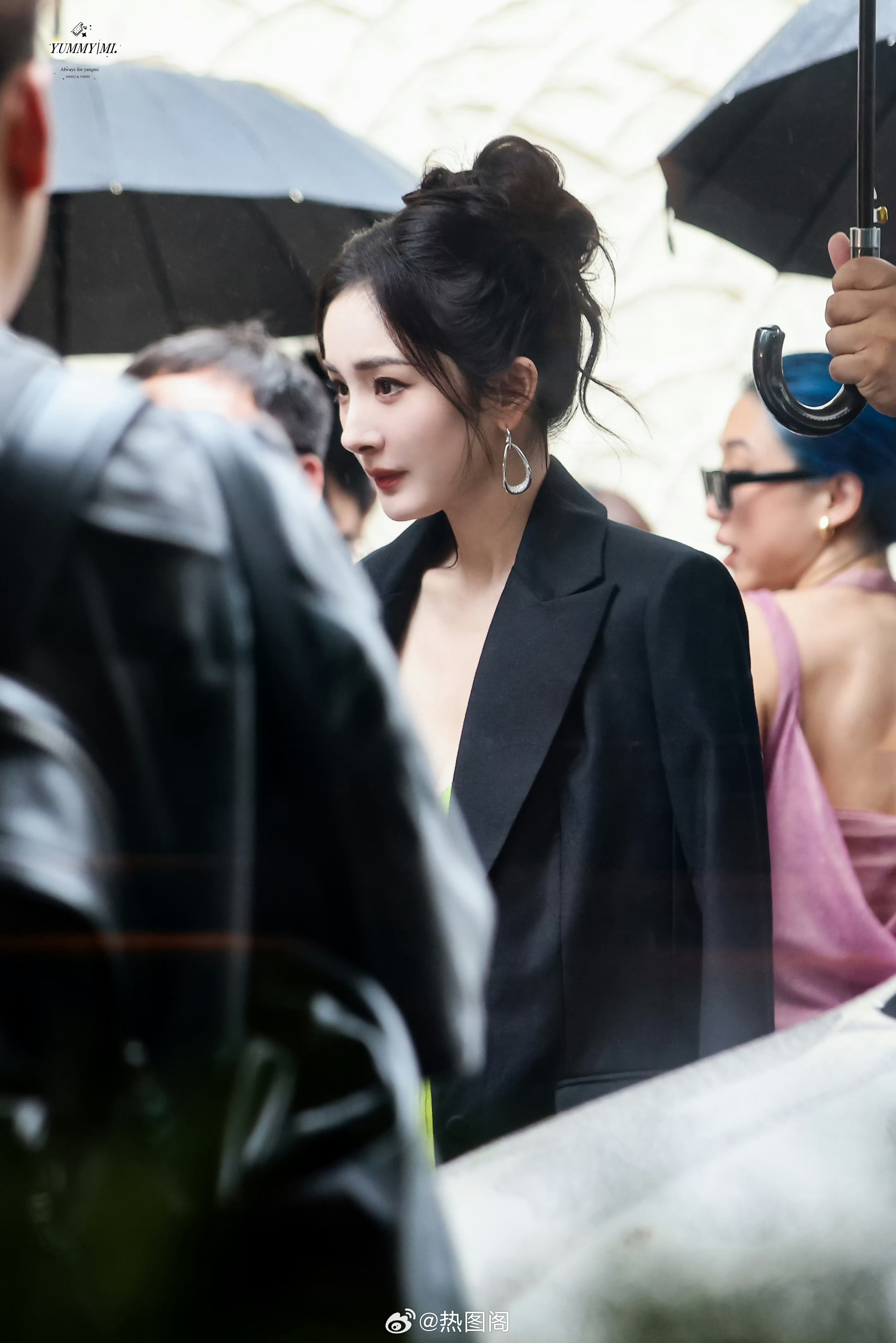 杨幂杨幂 voguefilm活动，晚宴红毯上，一袭绿色连衣裙👗 热图阁公众号 
