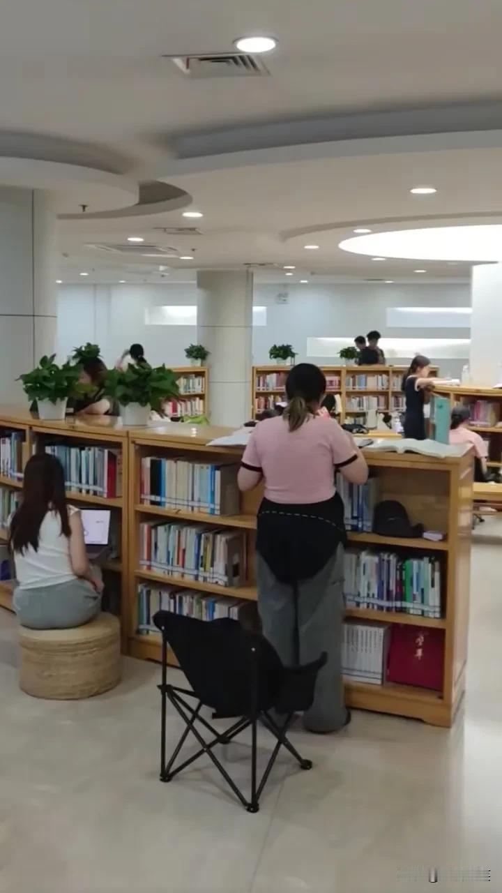 受害者变成施暴者，杨同学给武大上了一课！

武大本以为杨同学拍了5段视频，证据确