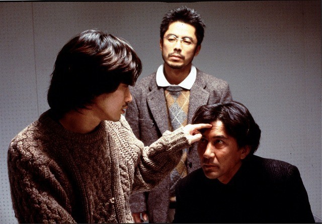【电影评荐】《X圣治》（1997）黑泽清导演成名作，一部关于利用催眠术连环鲨人于