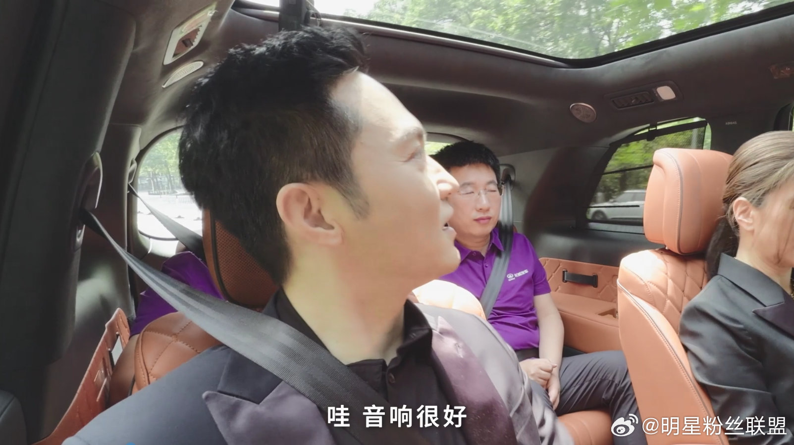 张智霖新歌意外提前剧透 出席新车交付活动的张智霖闲聊演唱会筹备进度，聊着聊着即兴