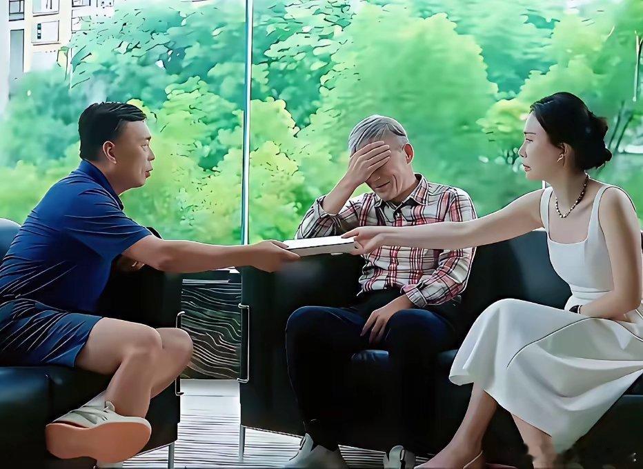 曾经，田朴珺采访段永平向段永平赠书时的一幕，偏偏段永平不解风情毫不犹豫的拒绝了田