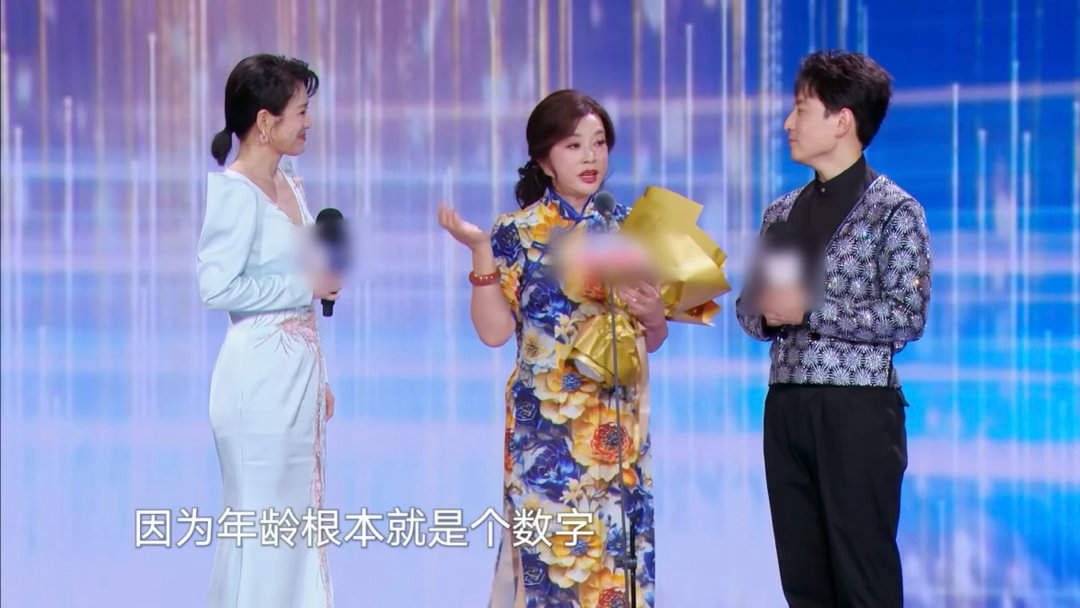 刘晓庆说这个时代基本没有赶上我75岁连接10部短剧，5天背80集台词，谈恋爱还不