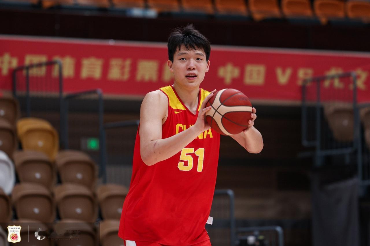 杨瀚森给自己新秀季打了60分，刚及格，这个分数合理吗？
今日，杨瀚森接受了媒体记