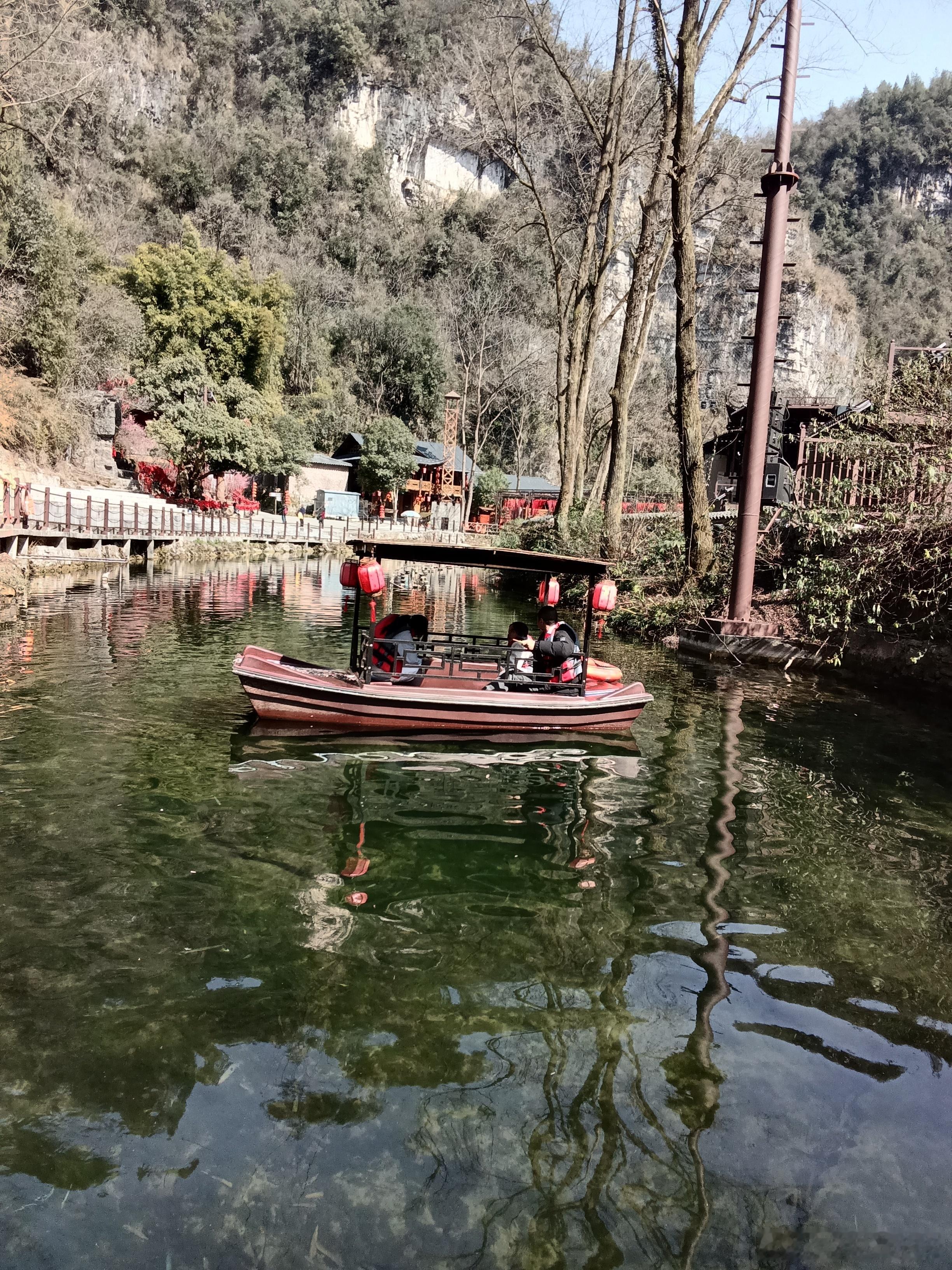 今年春节暖出新高度今年春节真的很暖和，过年回湖北老家，最冷的就是腊月28到初一，