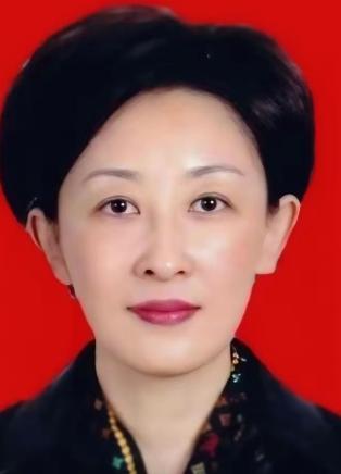 又揪出来一个巨贪，金额高达 9.7 亿，首富夫人郝斌跨境逃亡失败了。

2025