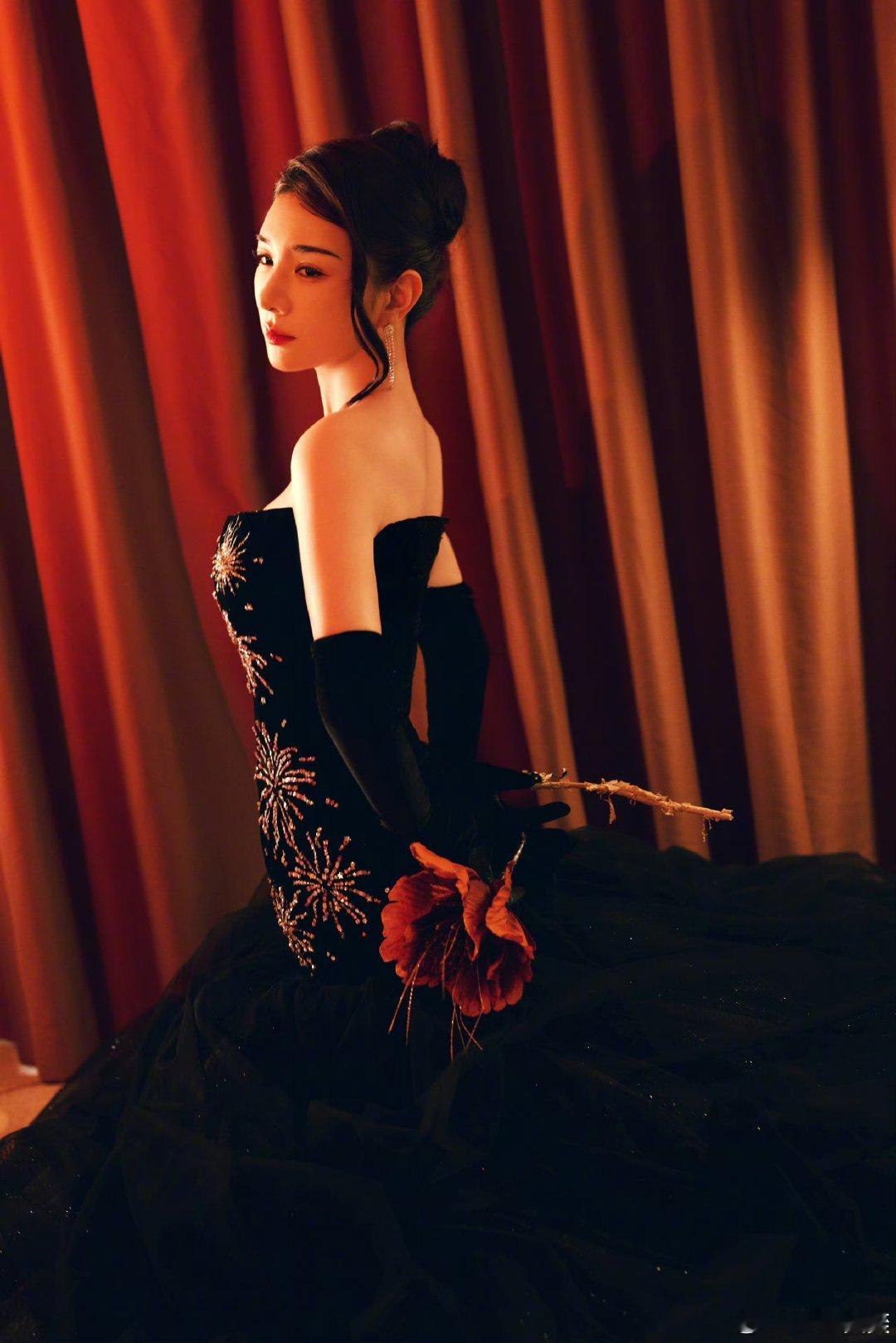 黄奕说AI不可能替代演员黄奕说可以把AI当成玩具 面对AI浪潮，黄奕坦言把AI当