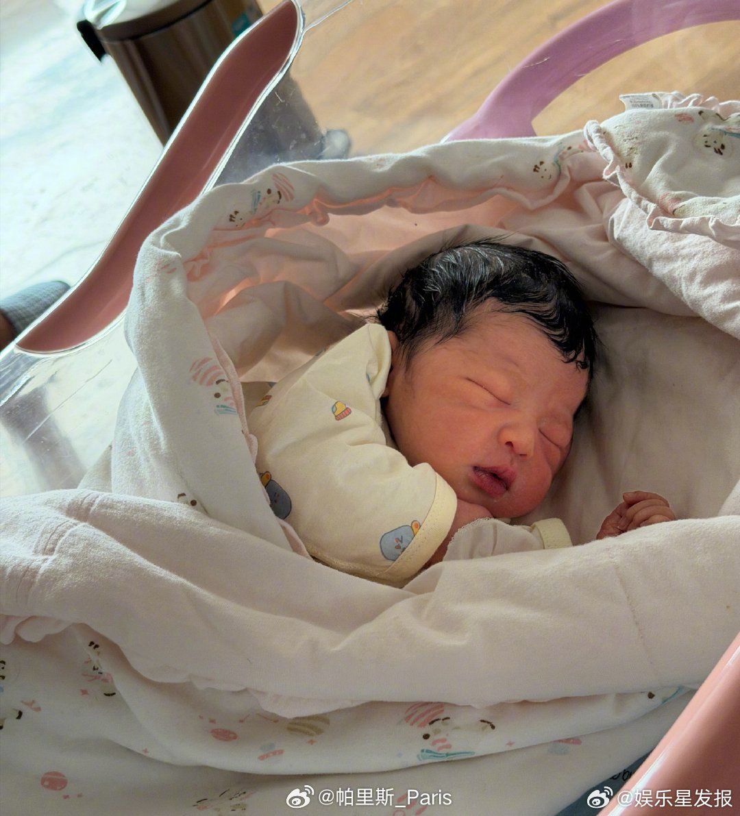 KnowKnow帕里斯二胎出生 恭喜KnowKnow和帕里斯迎来二胎宝宝，幸福家