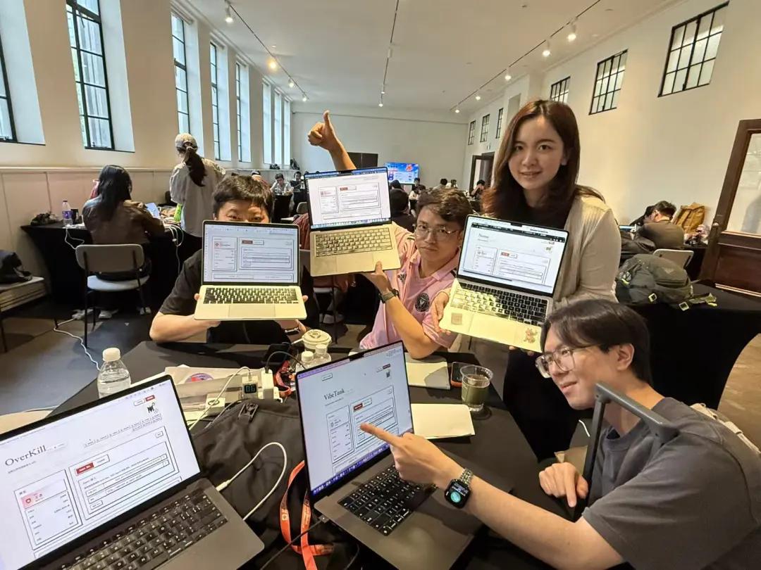 他花两天做的AI游戏，月成本不到100元，却让玩家争着烧了上百万