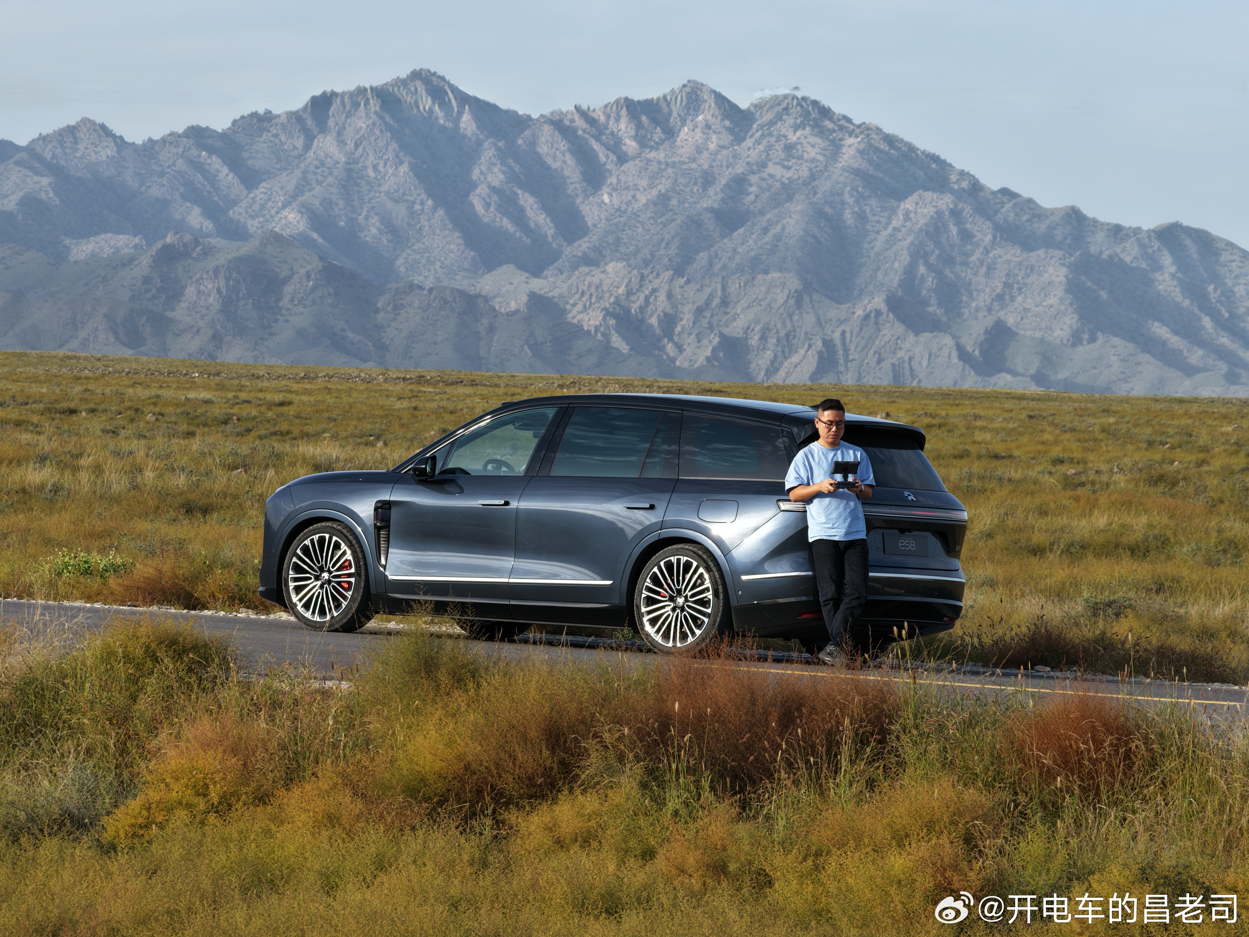 遇事不决南极星蓝吧，这个颜色包稳的蔚来全新es8汽场全开 ​​​