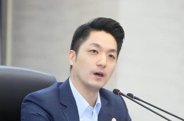 台湾地区这次恐怕要迎来格局大洗牌！岛内流传着一个十分笃定的预判：只要蒋万安在20