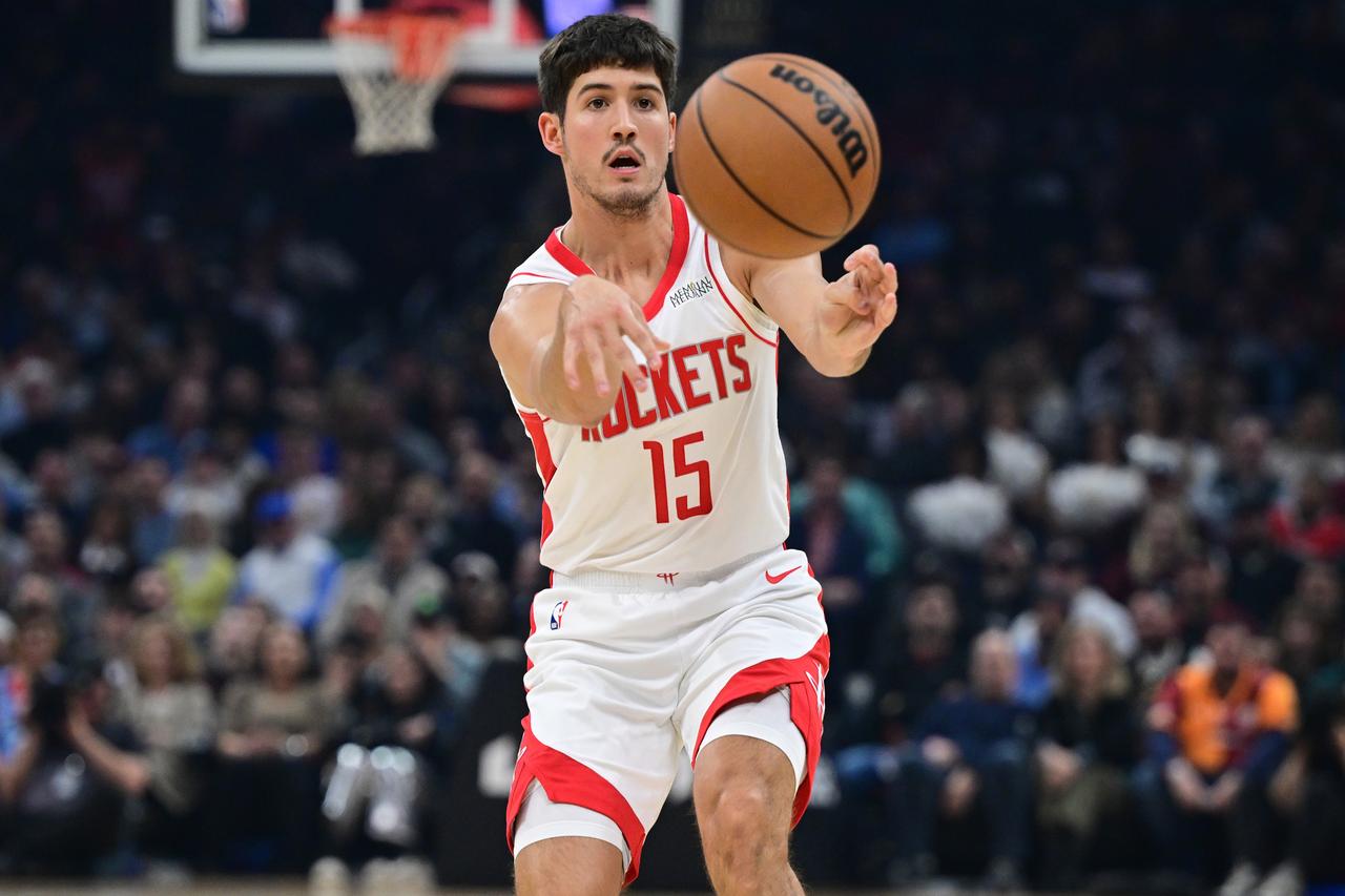 又要给谢泼德道歉了？
对阵掘金，谢泼德半场11中8，三分6中4，砍下20分2助攻