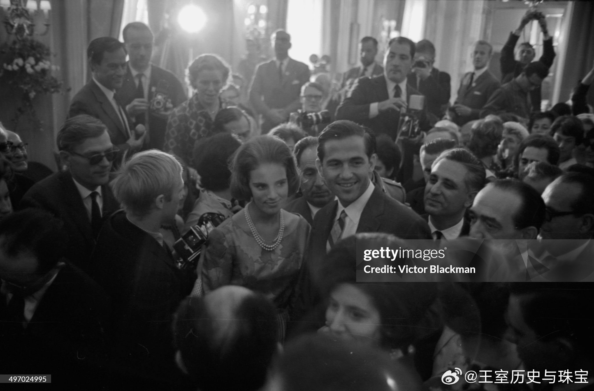 老照片 1964年9月9日，丹麦公主安妮·玛丽和希腊国王康斯坦丁二世在哥本哈根市