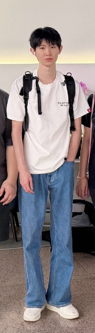 瘦瘦长长一条人 