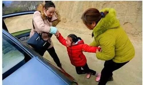 为什么半夜出发？不就是一种艰难的取舍嘛，既想尽可能的和家人多待一段时间，又想赶在