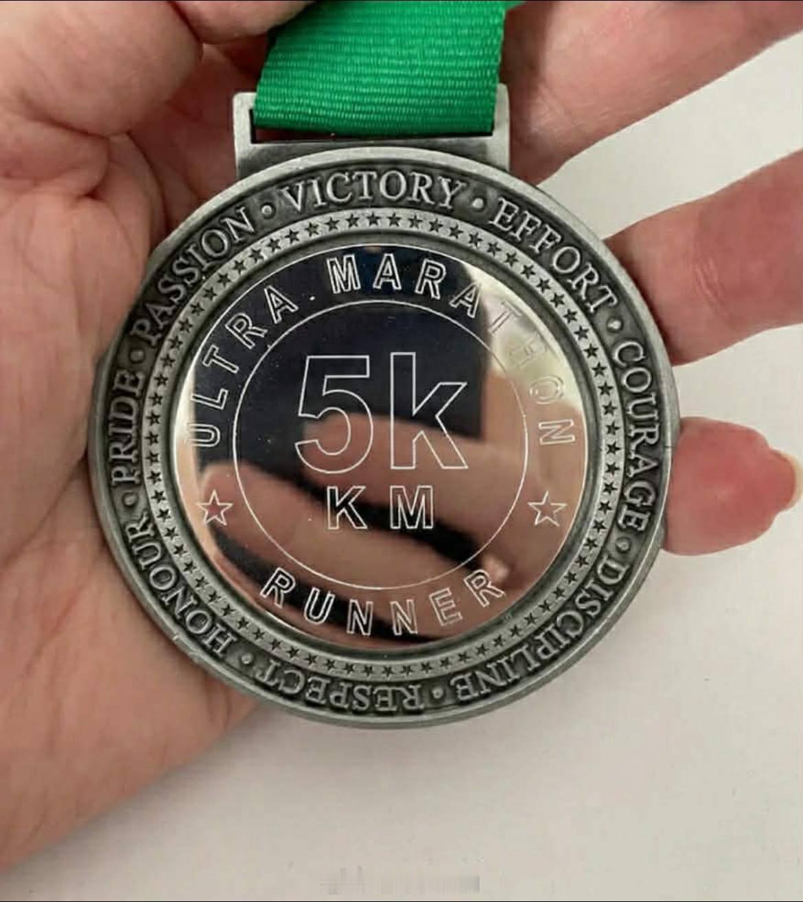 第一眼：就这？第二眼：跑步 超级马拉松 奖牌设计