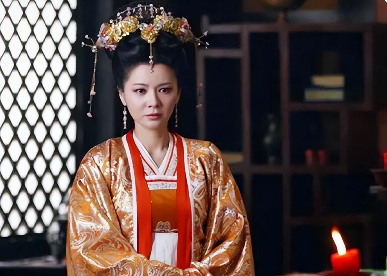 [微风]公元568年，太子陈叔宝到小妾龚氏屋里过夜，忽然看见一个小丫鬟，模样生得