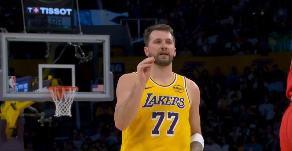 湖人传奇名宿詹姆斯-沃西真是太敢说了！在今天湖人主场以142：130击败公牛的赛