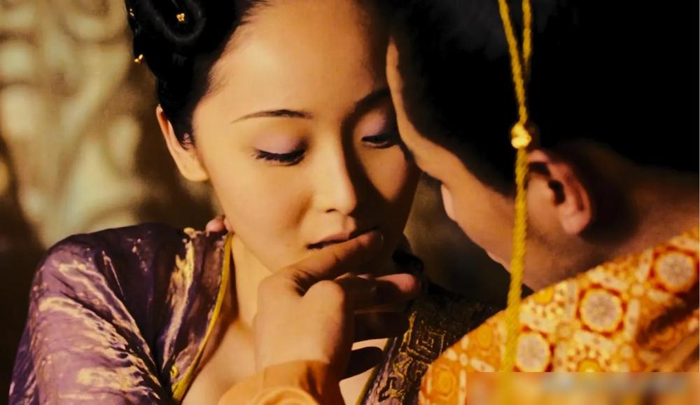 二十年后再看《黄金甲》，终于看明白了，这个乱！

之前上学的时候凑着电影院看首映