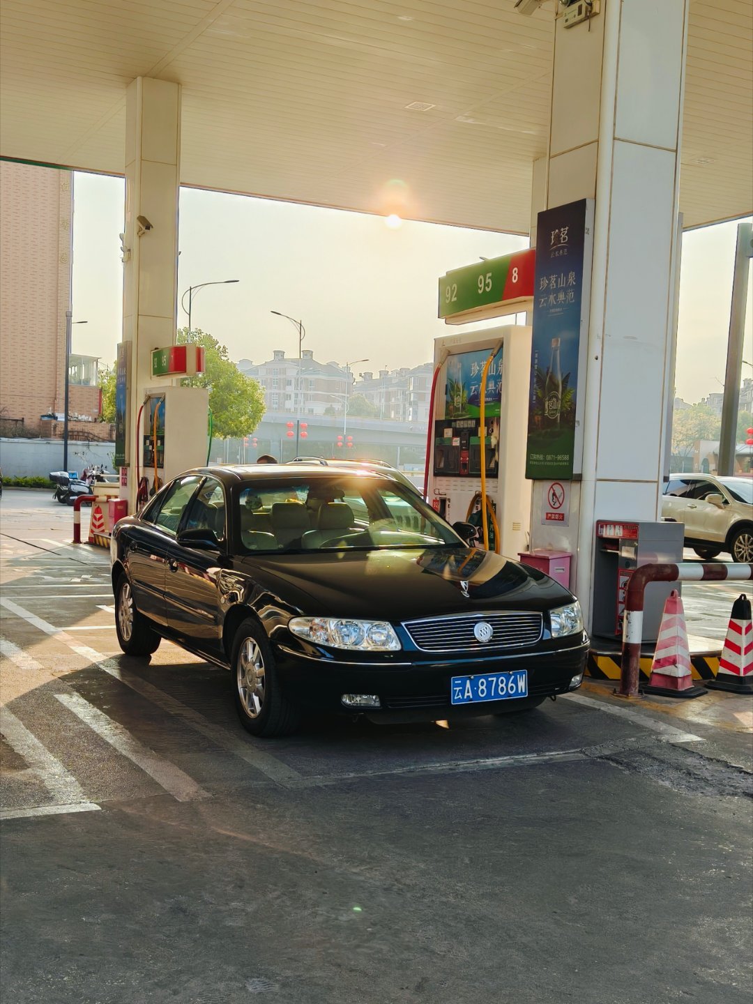 换个角度，现在的涨幅，加满一箱多的钱也就够烟民买一包不贵的烟，一包烟一般来说抽不