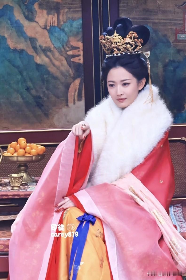 有没有突然get到她了
陈钰琪火了赵敏后
就没怎么出彩的角色了

这部新剧好像不