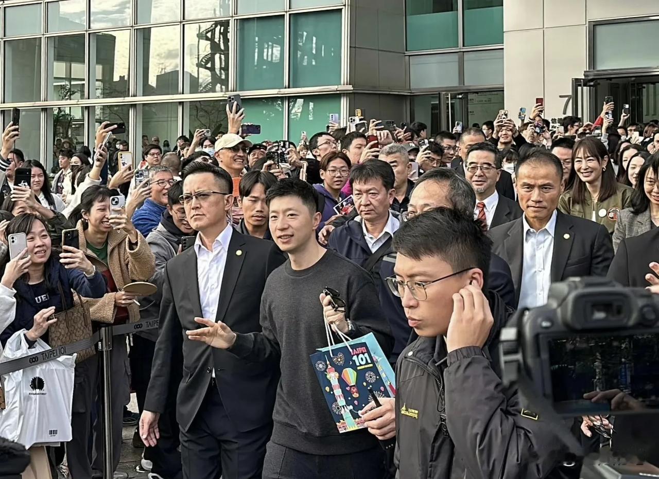 马龙访问台湾发生3个没想到的状况。

1、没想到马龙交流活动的参与度这么高，切磋