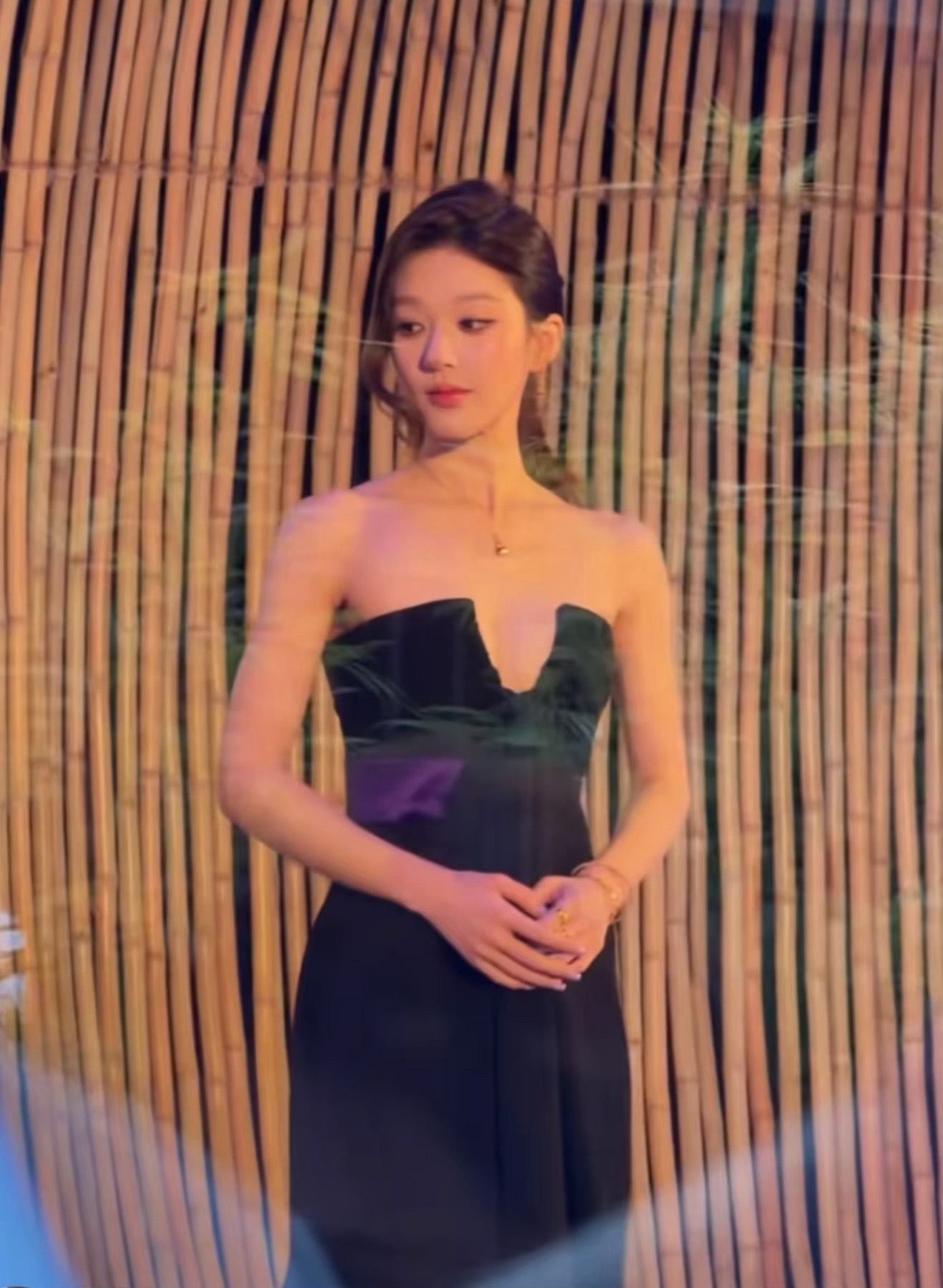 露思今天发型好许妍啊，又又穿全新高定了，解锁Alexis Mabille 202