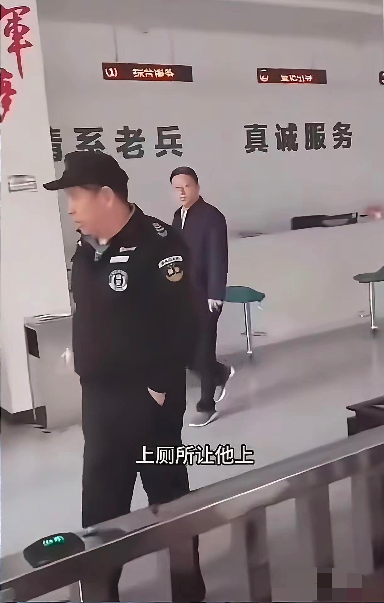 是谁给了这名保安勇气？退役军人借厕所被拒这事，大家都忽略了一个问题，保安一开始拒