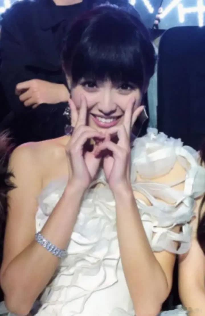 2011年，罗晋和苗圃热恋，他拿出全部身家20万给女方父亲治病，苗圃却和他分了手