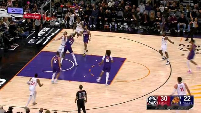 伦纳德造三分犯规手到擒来，哈登没有少教



伦纳德近期状态出色，今天面对太阳单