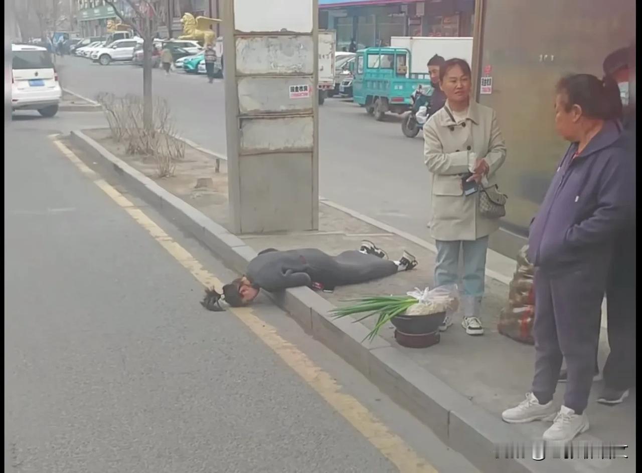 看到这一幕我还是有些五味杂陈的，没有想到我堂堂五千年文明古国礼仪之邦，今天竟然已